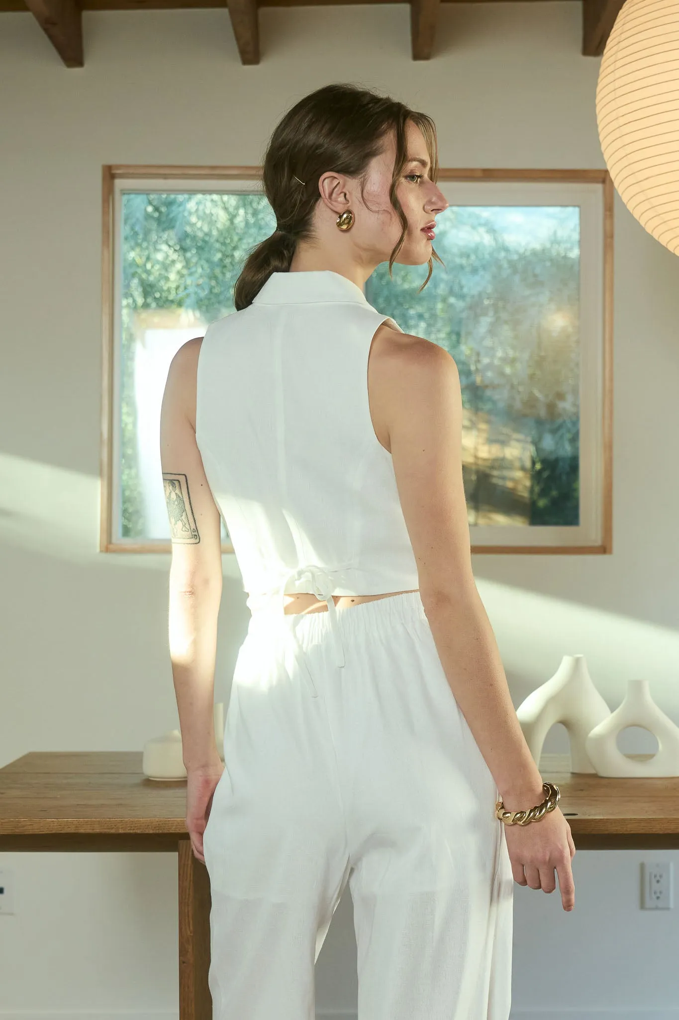 COLLARED BUTTON DOWN CROPPED VEST BLOUSE