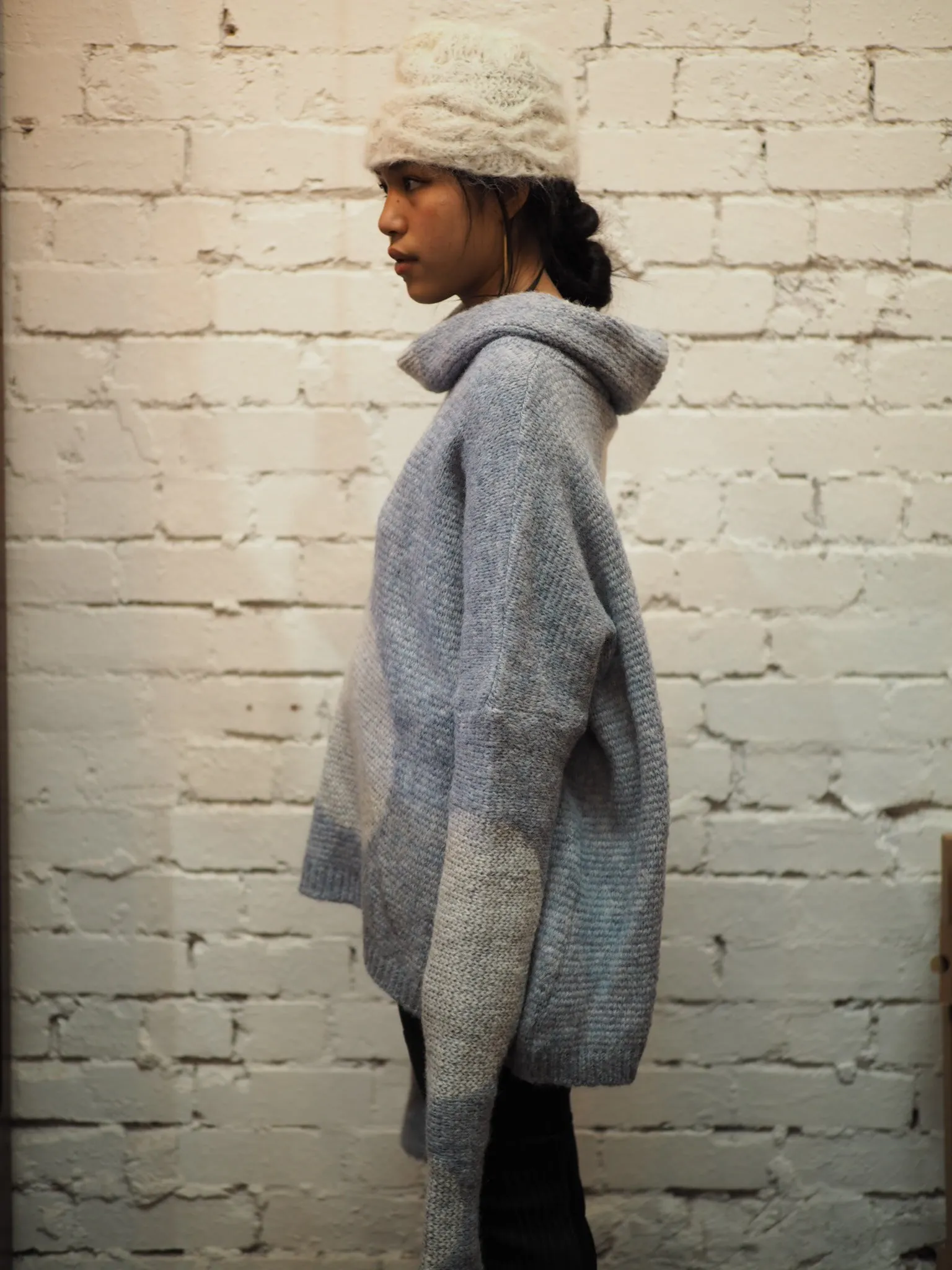 Over size spot sweater (alpaca) Denim blue / snow spot