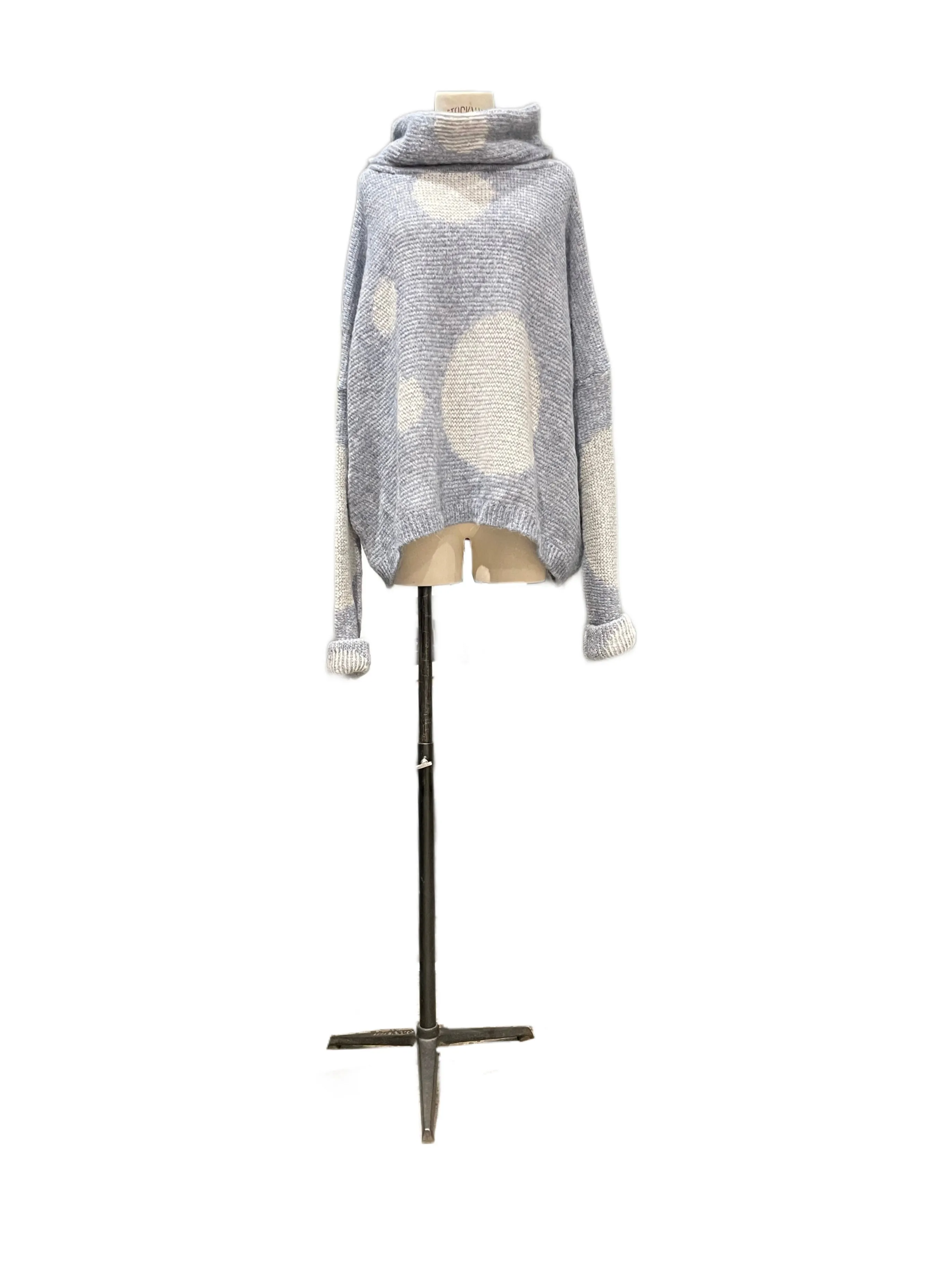 Over size spot sweater (alpaca) Denim blue / snow spot