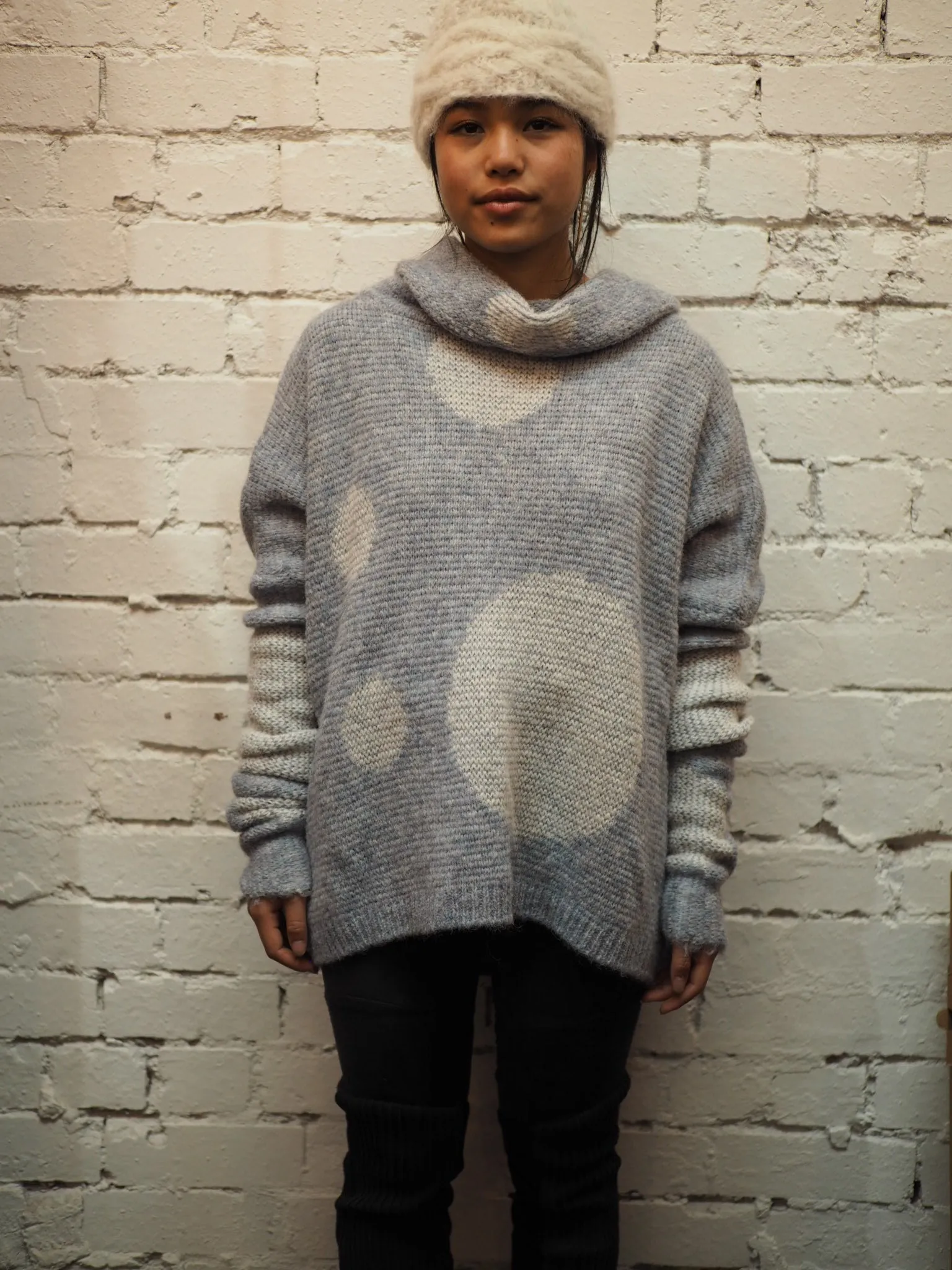 Over size spot sweater (alpaca) Denim blue / snow spot