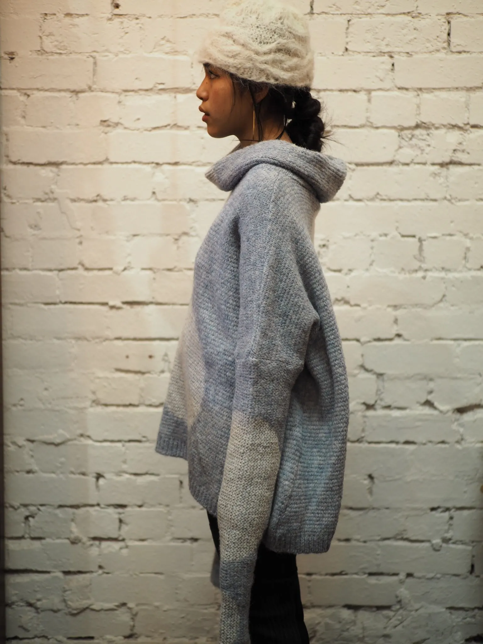 Over size spot sweater (alpaca) Denim blue / snow spot