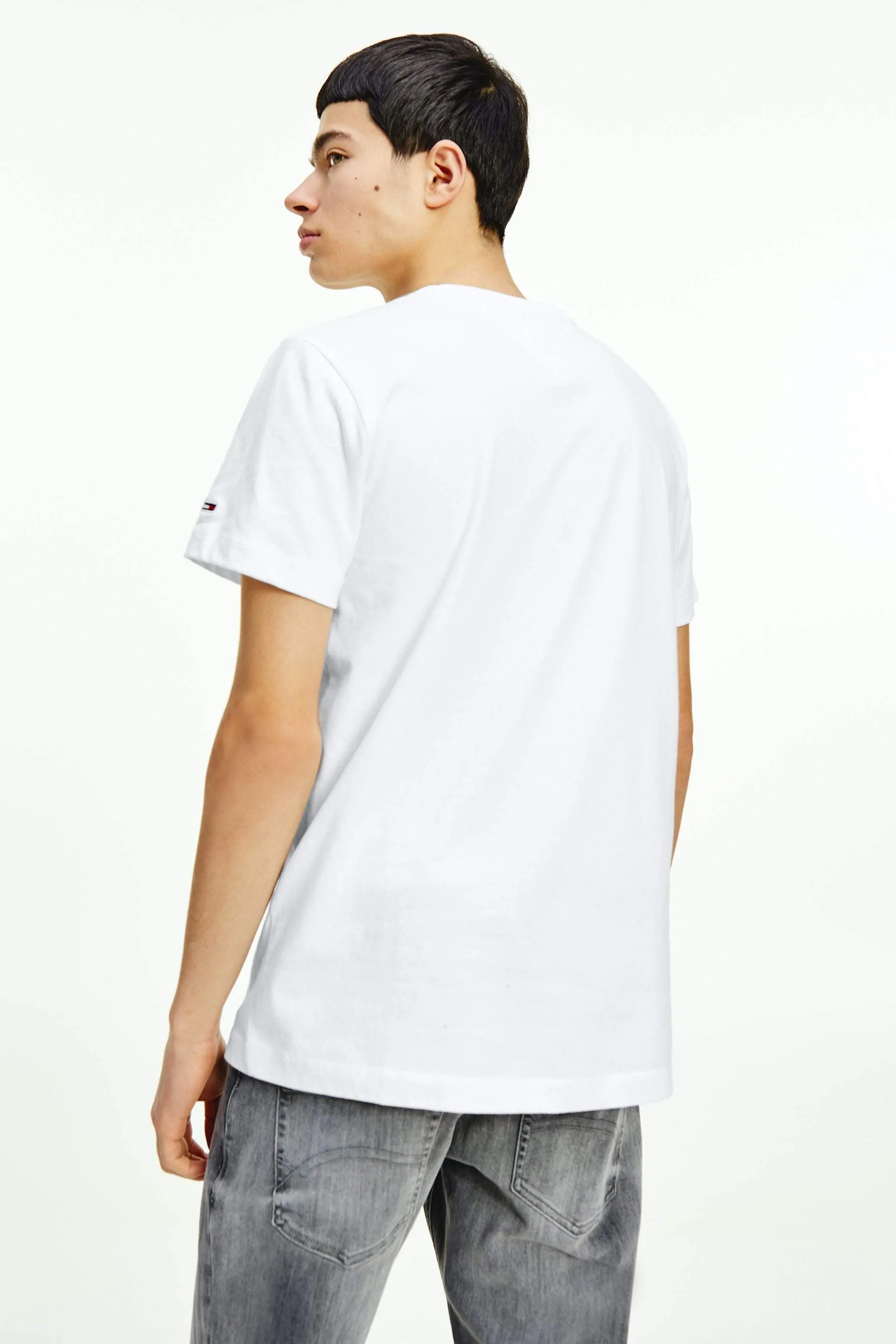 TOMMY JEANS CHEST LOGO TEE - WHITE